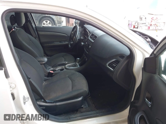 2014 Dodge Avenger SXT z VIN 1C3CDZCB3EN163775, wystawiony jako IAAI lot #42100863 z przebiegiem 178 440 mil mil oraz . Historia ofert i sprzedaży dostępna na DreamBid. Obrazek 5.