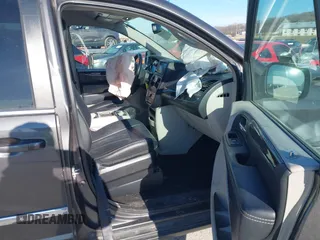 2016 Chrysler Town & Country Touring with VIN 2C4RC1BG0GR295907, listed as a IAAI auction lot 41254364 with 153,654 mi miles. Bid and sale history available at carsss.com. Image 5.