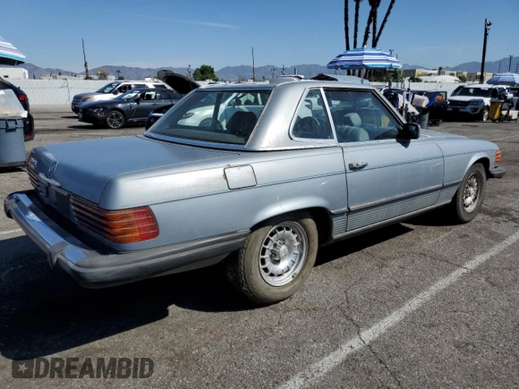1984 Mercedes-Benz 380 SL z VIN WDBBA45A5EA014653, wystawiony jako Copart lot #48423055 z przebiegiem 107 383 mil mil oraz Czysty tytuł • Clean title. Historia ofert i sprzedaży dostępna na DreamBid. Obrazek 3.