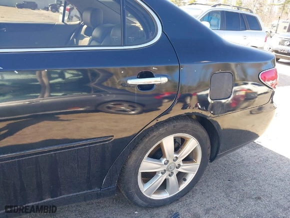 2005 Lexus ES 330 with VIN JTHBA30G955096353, listed as a IAAI auction lot 41940137 with 172,947 mi miles. Bid and sale history available at carsss.com. Image 6.