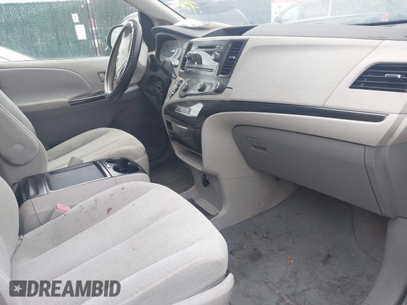 2011 Toyota Sienna LE AAS z VIN 5TDKK3DC7BS051343, wystawiony jako IAAI lot #42611095 z przebiegiem 211 223 mil mil oraz . Historia ofert i sprzedaży dostępna na DreamBid. Obrazek 5.