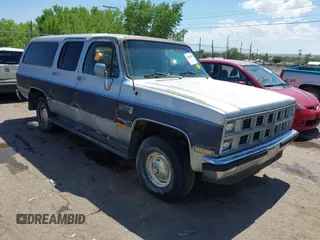 1981 GMC Suburban z VIN 1G5EK16L8BF521241, wystawiony jako IAAI lot #42446874 z przebiegiem 16 946 mil mil oraz . Historia ofert i sprzedaży dostępna na DreamBid. Obrazek 1.