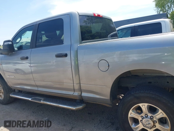 2024 Ram 2500 Big Horn z VIN 3C6UR5DL9RG246005, wystawiony jako IAAI lot #42849768 z przebiegiem 48 843 mil mil oraz . Historia ofert i sprzedaży dostępna na DreamBid. Obrazek 14.
