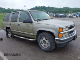 1999 Chevrolet Tahoe Z71 z VIN 1GNEK13RXXJ494072, wystawiony jako IAAI lot #42452917 z przebiegiem 153 297 mil mil oraz . Historia ofert i sprzedaży dostępna na DreamBid. Obrazek 1.