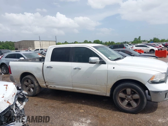 2017 Ram 1500 Lone Star Silver z VIN 1C6RR6LT6HS769308, wystawiony jako IAAI lot #42508245 z przebiegiem 159 770 mil mil oraz . Historia ofert i sprzedaży dostępna na DreamBid. Obrazek 13.
