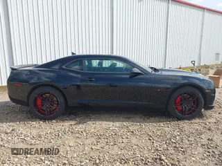 2010 Chevrolet Camaro 2SS z VIN 2G1FK1EJ0A9146975, wystawiony jako IAAI lot #42100335 z przebiegiem 127 763 mil mil oraz . Historia ofert i sprzedaży dostępna na DreamBid. Obrazek 13.