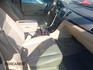 2009 Cadillac Escalade ESV z VIN 1GYFK26279R270175, wystawiony jako IAAI lot #42349456 z przebiegiem 189 172 mil mil oraz . Historia ofert i sprzedaży dostępna na DreamBid. Obrazek 5.