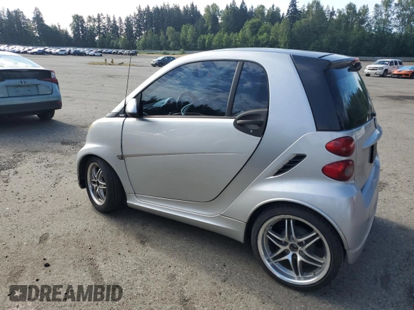 2009 Smart fortwo Pure z VIN WMEEJ31X89K276221, wystawiony jako Copart lot #57912565 z przebiegiem 118 701 mil mil oraz Szkody całkowita. Historia ofert i sprzedaży dostępna na DreamBid. Obrazek 2.
