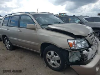 2006 Toyota Highlander w/3rd Row with VIN JTEEP21A960163299, listed as a IAAI auction lot 41179758 with 205,521 mi miles. Bid and sale history available at carsss.com. Image 13.