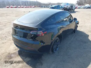 2025 Tesla Model Y Long Range with VIN 7SAYGDEEXSF267888, listed as a IAAI auction lot 41807129 with 3,002 mi miles and . Bid and sale history available at DreamBid. Image 4.