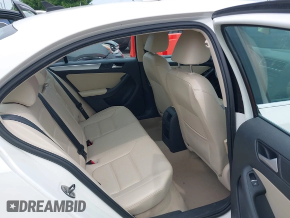 2014 Volkswagen Jetta SE with VIN 3VWD07AJ2EM239987, listed as a IAAI auction lot 42555560 with 115,987 mi miles and . Bid and sale history available at DreamBid. Image 8.