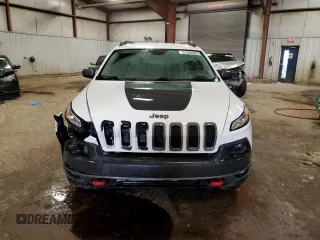 2015 Jeep Cherokee Trailhawk with VIN 1C4PJMBS6FW572245, listed as a Copart auction lot 51992855 with 150,719 mi miles and Clean title. Bid and sale history available at DreamBid. Image 5.
