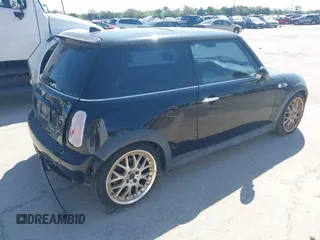 2005 MINI Hardtop S with VIN WMWRE33425TD90534, listed as a IAAI auction lot 41687089 with 157,600 mi miles and . Bid and sale history available at DreamBid. Image 4.