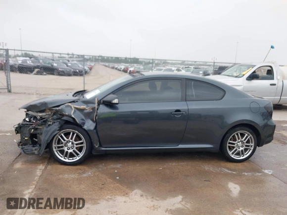 2006 Scion tC z VIN JTKDE167160072405, wystawiony jako IAAI lot #41861950 z przebiegiem 292 742 mil mil oraz . Historia ofert i sprzedaży dostępna na DreamBid. Obrazek 15.