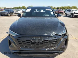 2024 Audi Q8 e-tron z VIN WA16AAGEXRB018273, wystawiony jako Copart lot #69306484 z przebiegiem 23 369 mil mil oraz Szkody całkowita. Historia ofert i sprzedaży dostępna na DreamBid. Obrazek 5.