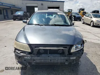 2005 Volvo V70 with VIN YV1SW612452461041, listed as a Copart auction lot 72137464 with 178,756 mi miles and Non Repairable. Bid and sale history available at carsss.com. Image 5.