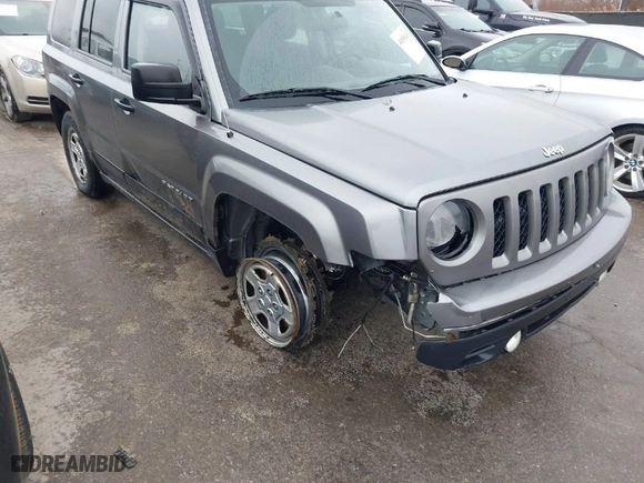 2014 Jeep Patriot Sport with VIN 1C4NJRBB7ED601038, listed as a IAAI auction lot 41858145 with 174,903 mi miles. Bid and sale history available at carsss.com. Image 6.