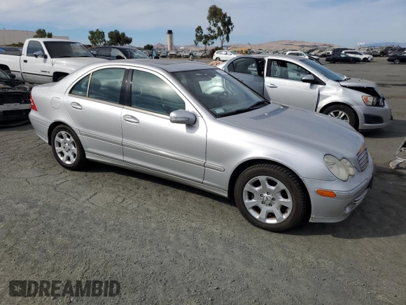 2005 Mercedes-Benz C 320 with VIN WDBRF64J75F581799, listed as a Copart auction lot 75458214 with 136,432 mi miles and Clean Title. Bid and sale history available at DreamBid. Image 4.