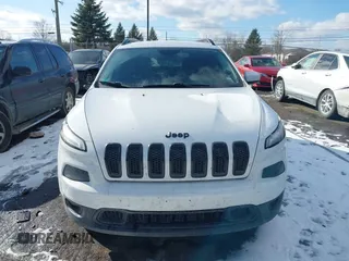 2018 Jeep Cherokee Latitude z VIN 1C4PJMCB1JD589697, wystawiony jako IAAI lot #41541689 z przebiegiem 131 694 mil mil oraz . Historia ofert i sprzedaży dostępna na DreamBid. Obrazek 12.