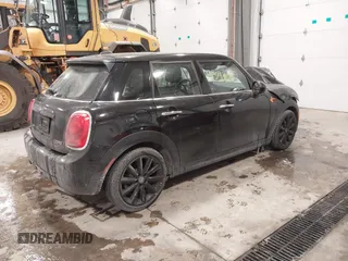 2017 MINI Hardtop 4 Door Cooper z VIN WMWXU1C34H2F78228, wystawiony jako IAAI lot #41549060 z przebiegiem 49 393 mil mil oraz . Historia ofert i sprzedaży dostępna na DreamBid. Obrazek 4.