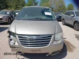 2005 Chrysler Town & Country Touring z VIN 2C4GP54L45R123762, wystawiony jako IAAI lot #42235745 z przebiegiem 217 713 mil mil oraz . Historia ofert i sprzedaży dostępna na DreamBid. Obrazek 12.