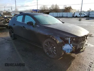 2022 Mazda Mazda3 Hatchback Premium with VIN JM1BPBML7N1517107, listed as a Copart auction lot 42238163 with 8,174 mi miles. Bid and sale history available at carsss.com. Image 4.