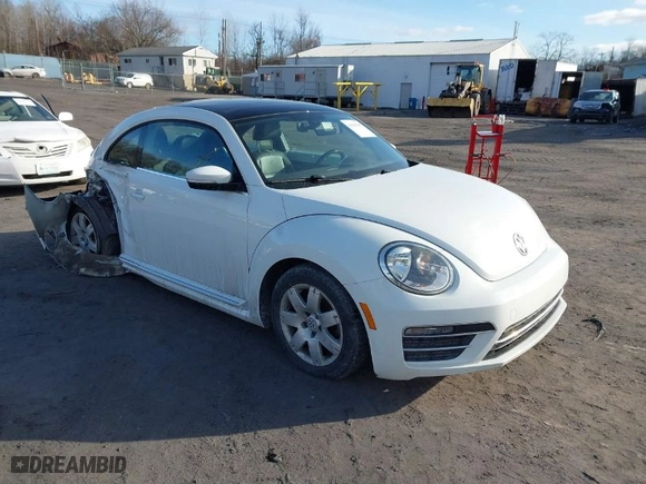 2019 Volkswagen Beetle SE with VIN 3VWJD7AT6KM713525, listed as a IAAI auction lot 41508195 with 73,360 mi miles. Bid and sale history available at carsss.com. Image 1.