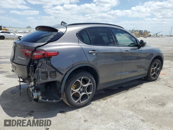 2018 Alfa Romeo Stelvio Ti Sport z VIN ZASFAKNN8J7B86006, wystawiony jako Copart lot #55559705 z przebiegiem 48 588 mil mil oraz Szkoda całkowita • Salvage title. Historia ofert i sprzedaży dostępna na DreamBid. Obrazek 3.
