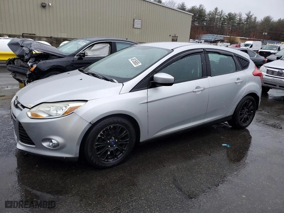 2012 Ford Focus SE with VIN 1FAHP3K26CL371705, listed as a Copart auction lot 48136685 with 139,245 mi miles and Salvage Title. Bid and sale history available at carsss.com. Image 1.