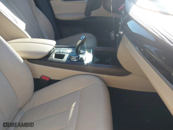 2017 BMW X5 sDrive35i with VIN 5UXKR2C58H0U20598, listed as a IAAI auction lot 41810582 with 92,463 mi miles. Bid and sale history available at carsss.com. Image 5.