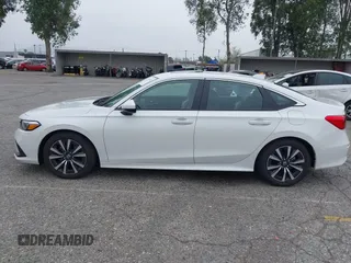 2024 Honda Civic EX z VIN 2HGFE1F77RH337748, wystawiony jako IAAI lot #42047010 z przebiegiem 5 598 mil mil oraz . Historia ofert i sprzedaży dostępna na DreamBid. Obrazek 14.
