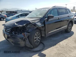 2020 Volkswagen Tiguan SE z VIN 3VV3B7AX3LM094583, wystawiony jako Copart lot #53694965 z przebiegiem 49 943 mil mil oraz Szkoda całkowita • Salvage title. Historia ofert i sprzedaży dostępna na DreamBid. Obrazek 1.