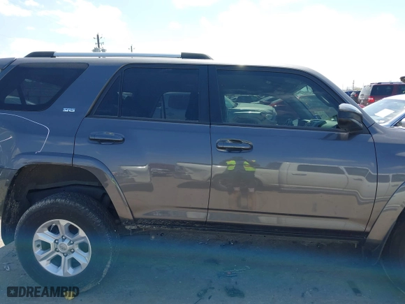2022 Toyota 4Runner SR5 with VIN JTEEU5JRXN5260206, listed as a IAAI auction lot 41775088 with 69,235 mi miles. Bid and sale history available at carsss.com. Image 13.