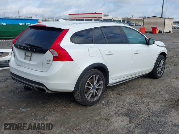 2015 Volvo V60 Cross Country T5 with VIN YV4612HK7F1001607, listed as a IAAI auction lot 41216339 with 138,069 mi miles. Bid and sale history available at carsss.com. Image 4.