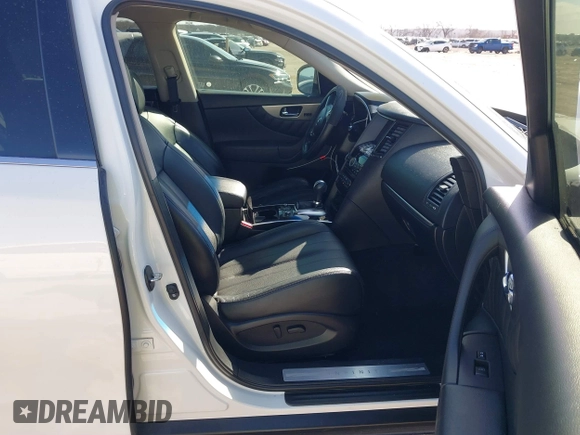 2017 Infiniti QX70 z VIN JN8CS1MU0HM143050, wystawiony jako IAAI lot #41712100 z przebiegiem 123 907 mil mil oraz . Historia ofert i sprzedaży dostępna na DreamBid. Obrazek 5.