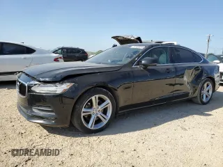 2018 Volvo S90 Momentum with VIN LVY982AK2JP019985, listed as a Copart auction lot 52828415 with 113,029 mi miles and Clean Title. Bid and sale history available at carsss.com. Image 1.