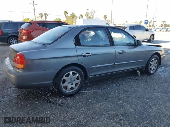 2001 Hyundai Sonata GLS with VIN KMHWF35V21A498000, listed as a Copart auction lot 47246965 with 111,616 mi miles and Salvage Title. Bid and sale history available at carsss.com. Image 3.