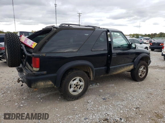 2000 Chevrolet Blazer LS z VIN 1GNCT18W9YK277871, wystawiony jako Copart lot #46158185 z przebiegiem Nie podano mil oraz Nie do naprawy • Non repairable. Historia ofert i sprzedaży dostępna na DreamBid. Obrazek 3.