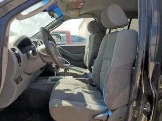 2007 Nissan Frontier SE z VIN 1N6AD09U07C455080, wystawiony jako Copart lot #50559445 z przebiegiem 134 728 mil mil oraz Czysty tytuł • Clean title. Historia ofert i sprzedaży dostępna na DreamBid. Obrazek 7.