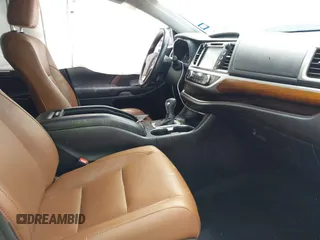 2019 Toyota Highlander Limited z VIN 5TDDZRFH5KS714411, wystawiony jako IAAI lot #42366943 z przebiegiem Nie podano mil oraz . Historia ofert i sprzedaży dostępna na DreamBid. Obrazek 5.
