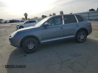 2005 Porsche Cayenne z VIN WP1AA29P65LA23655, wystawiony jako Copart lot #55174175 z przebiegiem 153 837 mil mil oraz Szkoda całkowita • Salvage title. Historia ofert i sprzedaży dostępna na DreamBid. Obrazek 1.