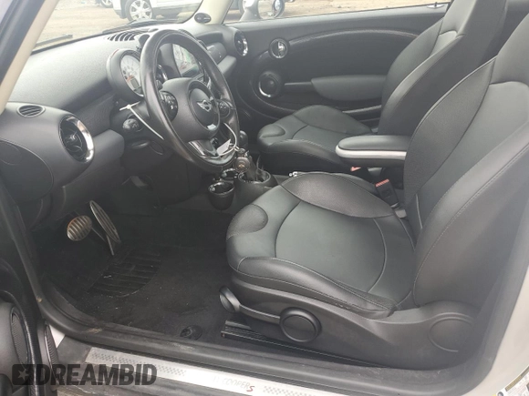 2011 MINI Hardtop S with VIN WMWSV3C58BTY11580, listed as a Copart auction lot 62081615 with 112,336 mi miles and Salvage title. Bid and sale history available at DreamBid. Image 7.