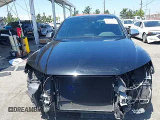2018 Audi SQ5 Premium Plus z VIN WA1A4AFY1J2008989, wystawiony jako IAAI lot #42249709 z przebiegiem 82 188 mil mil oraz . Historia ofert i sprzedaży dostępna na DreamBid. Obrazek 13.
