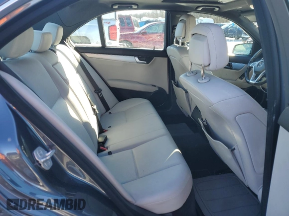 2013 Mercedes-Benz C 250 Sport z VIN WDDGF4HB3DA865383, wystawiony jako Copart lot #87461924 z przebiegiem 51 597 mil mil oraz Szkoda całkowita • Salvage title. Historia ofert i sprzedaży dostępna na DreamBid. Obrazek 10.