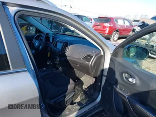 2019 Jeep Cherokee Latitude with VIN 1C4PJMCB8KD167282, listed as a IAAI auction lot 41154149 with 142,664 mi miles. Bid and sale history available at carsss.com. Image 5.