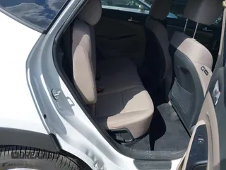2019 Hyundai Tucson SE with VIN KM8J2CA43KU870933, listed as a IAAI auction lot 41972884 with 53,029 mi miles. Bid and sale history available at carsss.com. Image 8.
