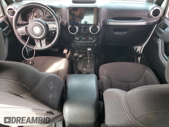 2014 Jeep Wrangler Unlimited Sahara z VIN 1C4BJWEG9EL102336, wystawiony jako Copart lot #55391335 z przebiegiem Nie podano mil oraz Szkoda całkowita • Salvage title. Historia ofert i sprzedaży dostępna na DreamBid. Obrazek 8.