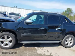 2012 Chevrolet Avalanche LT with VIN 3GNTKFE72CG160193, listed as a IAAI auction lot 42002570 with 147,030 mi miles. Bid and sale history available at carsss.com. Image 14.