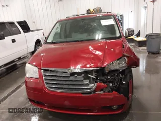 2010 Chrysler Town & Country Touring Plus z VIN 2A4RR8DX7AR480395, wystawiony jako IAAI lot #42171948 z przebiegiem 113 740 mil mil oraz . Historia ofert i sprzedaży dostępna na DreamBid. Obrazek 12.