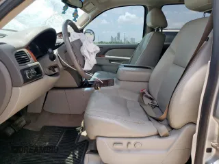 2010 Chevrolet Tahoe LTZ z VIN 1GNUCCE02AR183523, wystawiony jako Copart lot #59524985 z przebiegiem 197 580 mil mil oraz Szkoda całkowita • Salvage title. Historia ofert i sprzedaży dostępna na DreamBid. Obrazek 7.